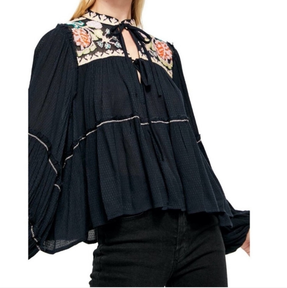 Free People Boho Black Poet Sleeve Top w/ Floral Embroidery & Front Ties Medium - Picture 11 of 14